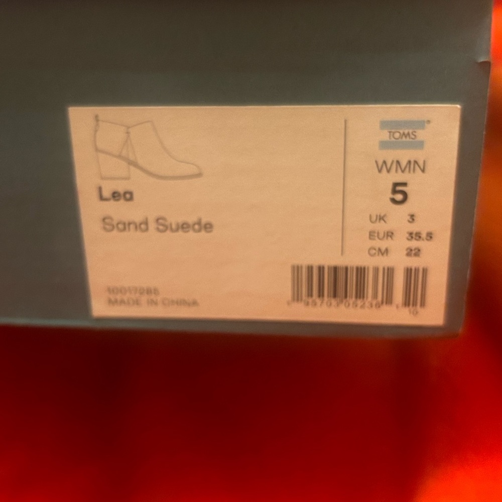 TOMS Lea sand suede booties W size 5